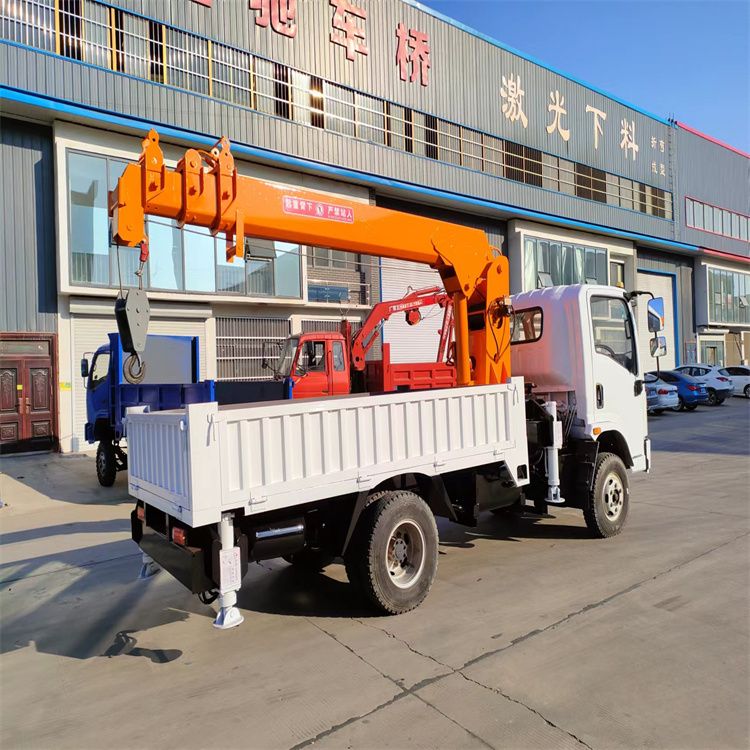 乌鲁木齐市三轮随车吊定制 农用改装机自备吊中瑞长期出售