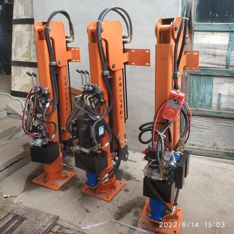 乌鲁木齐市重汽蓝牌随车吊 3.2吨 国六动力强 液压驱动 农用自卸起重机